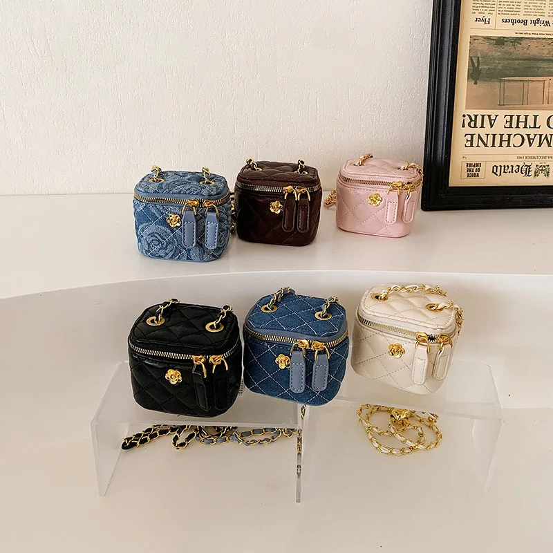Lingge Chain Mini Shoulder Bag Women's Chain Handbag Retro Commuting Decoration Lipstick Crossbody Bag Dinner Bag Purse