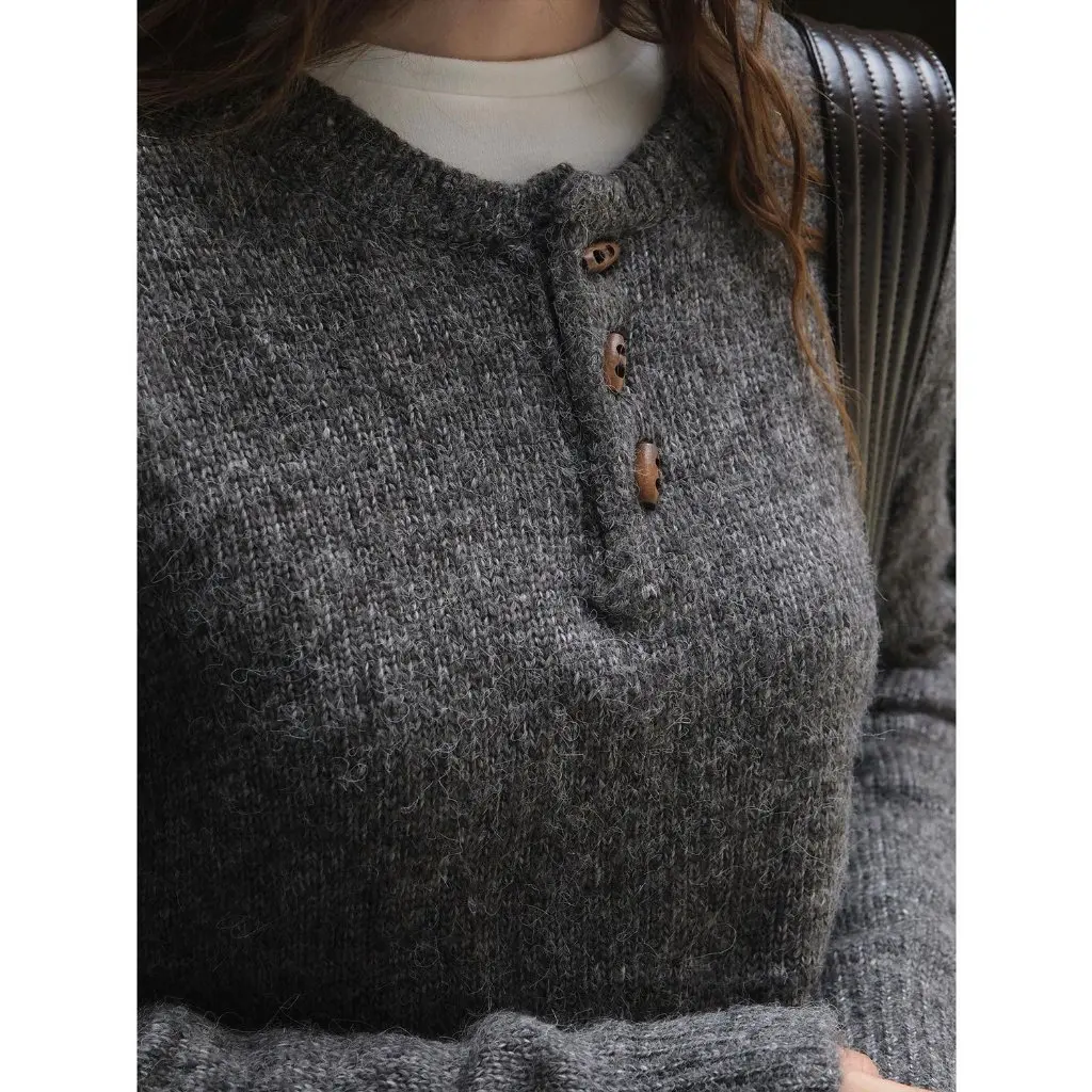 Maglione da donna in lana retrò in stile coreano, morbido e delicato sulla pelle, caldo e soffice top con mezza abbottonatura per l'autunno inverno