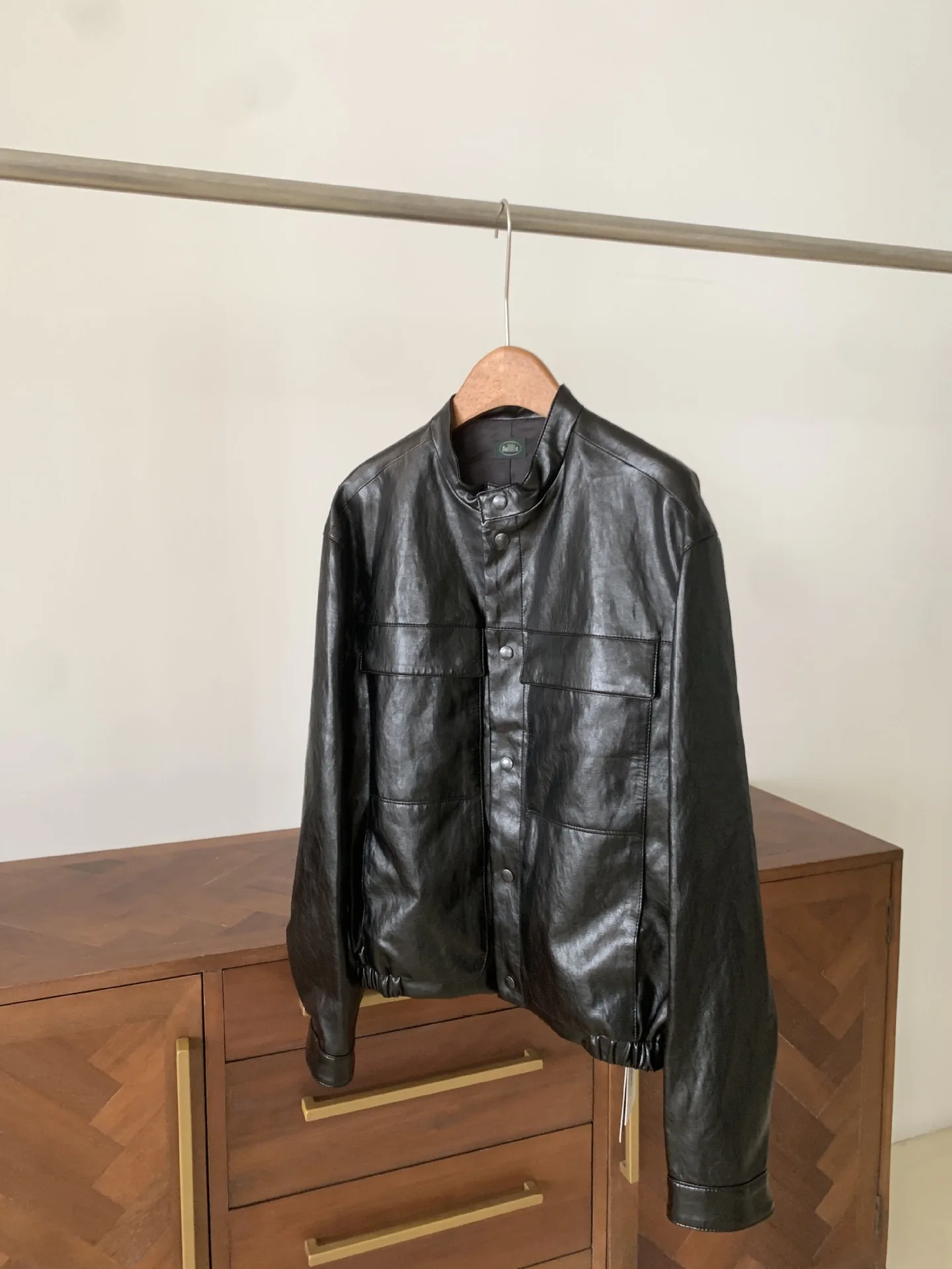 الكلاسيكية الرجعية Bla لامعة الجلود Jaet الوقوف طوق معطف قبلون العلامة التجارية تخفيف Sle فضفاضة تناسب الجلود الاصطناعية طويلة Sve