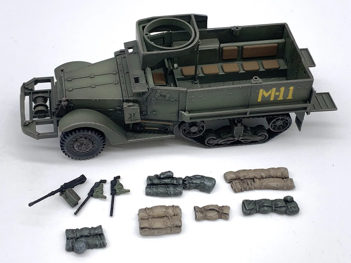 

1: 72 AS American M3A1 half track truck model M, first row 1 # static finished product model