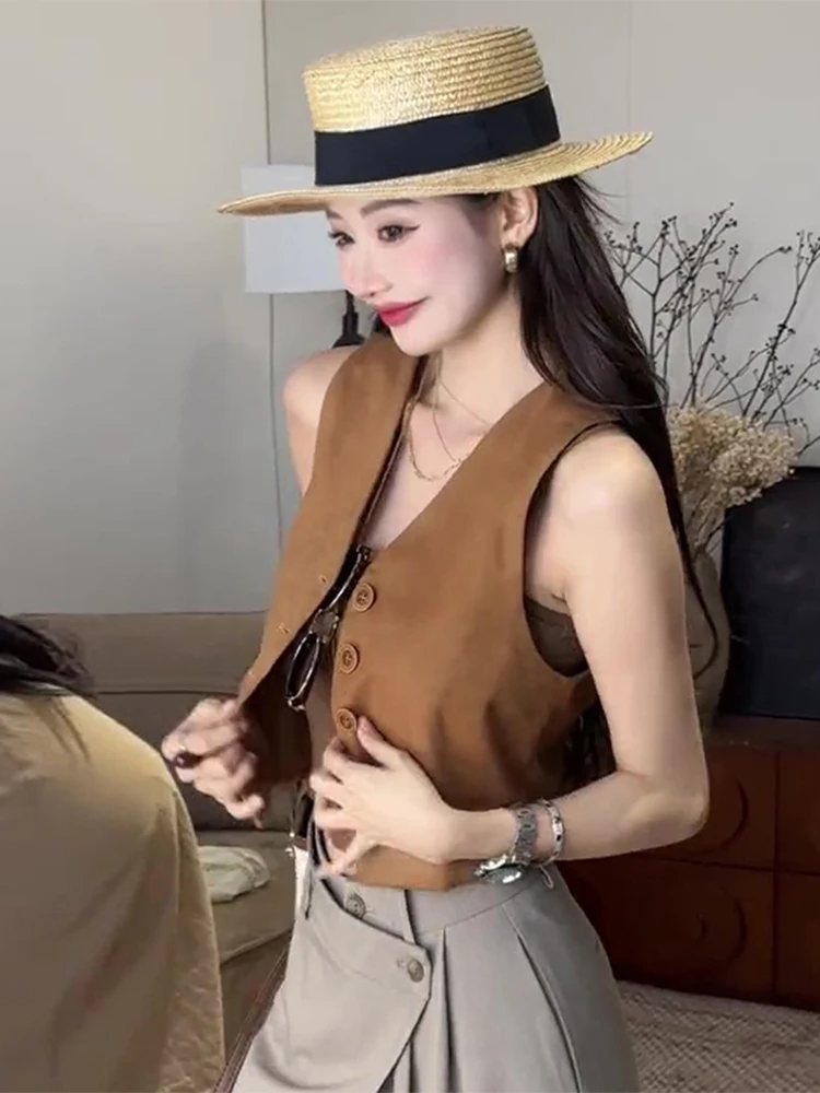 

Американский ретро-жилет приталенного кроя 2025 года, новая летняя модель с V-образным вырезом, укороченный топ с зауженной талией, универсальный элемент для многослойных образов с пуговицами