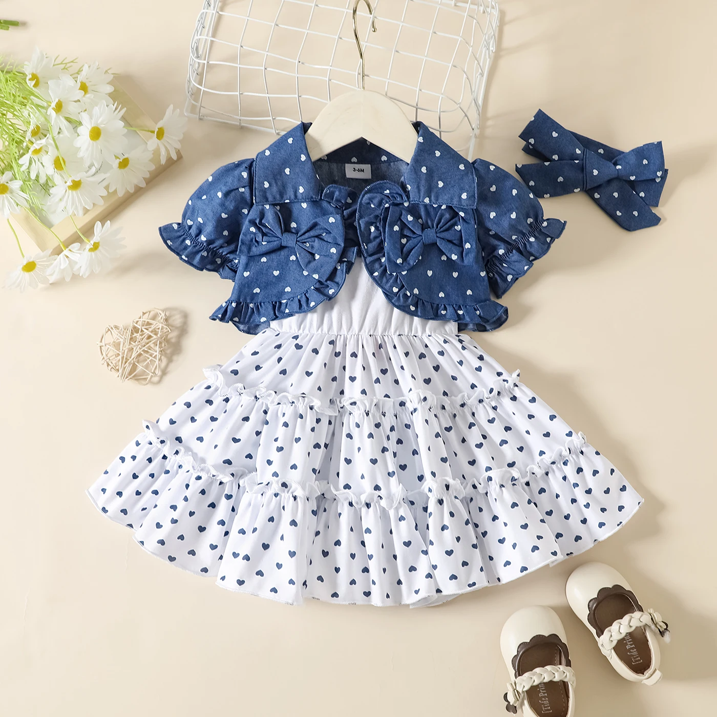 PatPat 3pcs Baby Girl 100% Cotton Allover Heart Print Puff-sleeve Denim Crop Top and Cami Dress & Headband Set