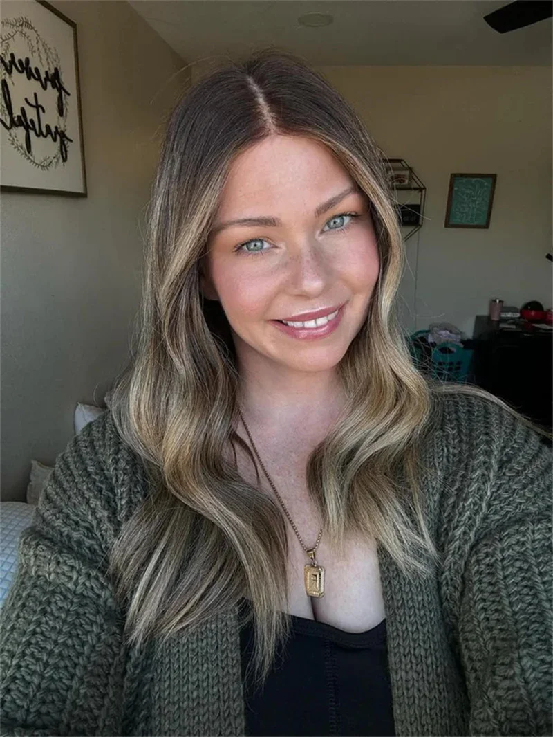 

Синтетический парик с эффектом натуральных волнистых волос, с темными корнями, предварительно проработанный, карамельно-русый, для женщин, для повседневного использования и вечеринок.