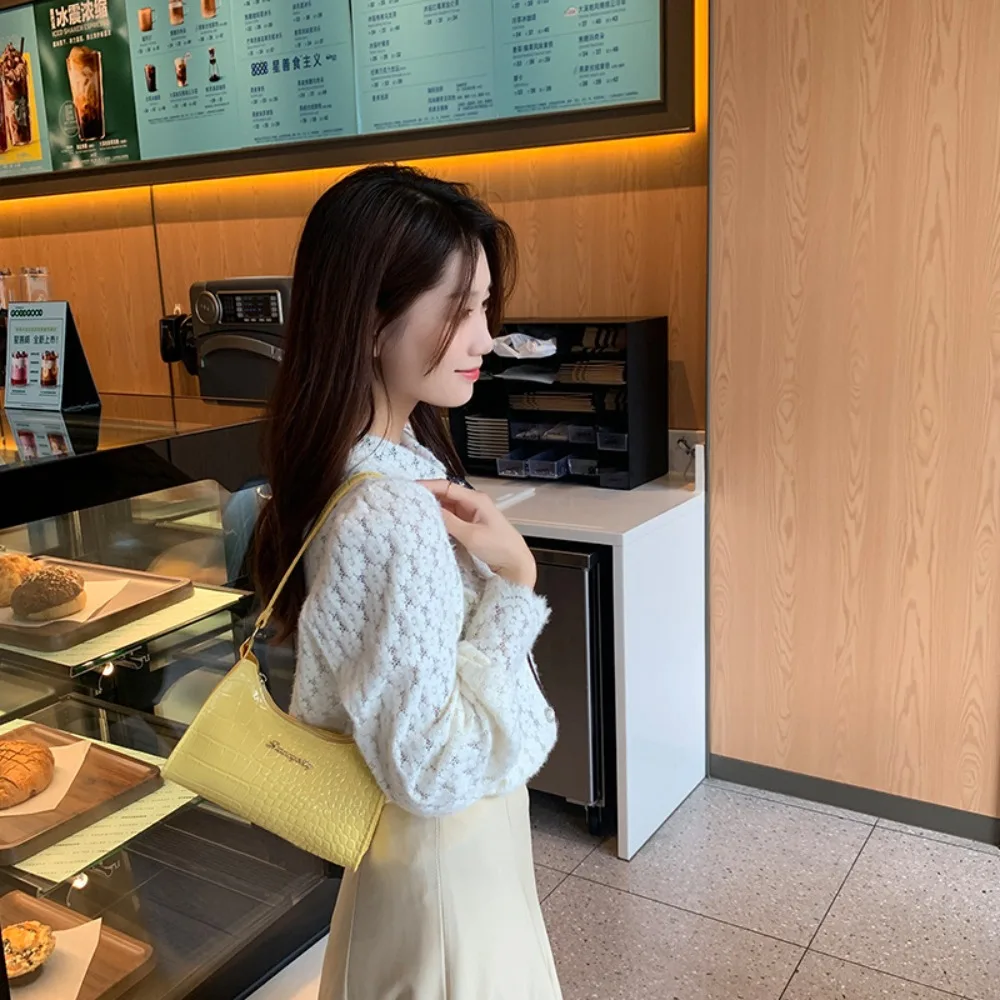 حقيبة كتف عصرية من البولي يوريثان للنساء حقيبة كروس جديدة كاجوال متعددة الاستخدامات تحت الإبط بلون سادة حقيبة يد بسيطة  #4