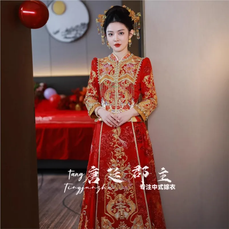 New Chinese-style wedding dress and toasting gown with embroidered dragon phoenix gowns from heavy industry