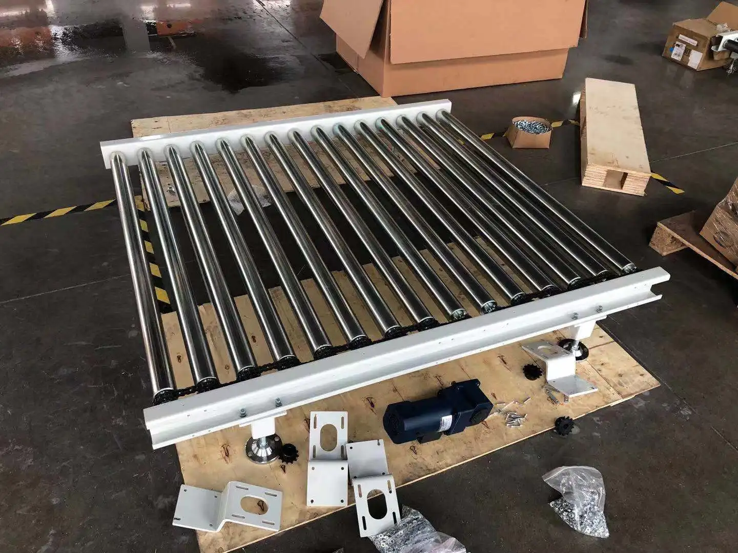 Custom Made Gravity Steel Galvanized Roller Conveyor with wheels baffle Carton Roller Track