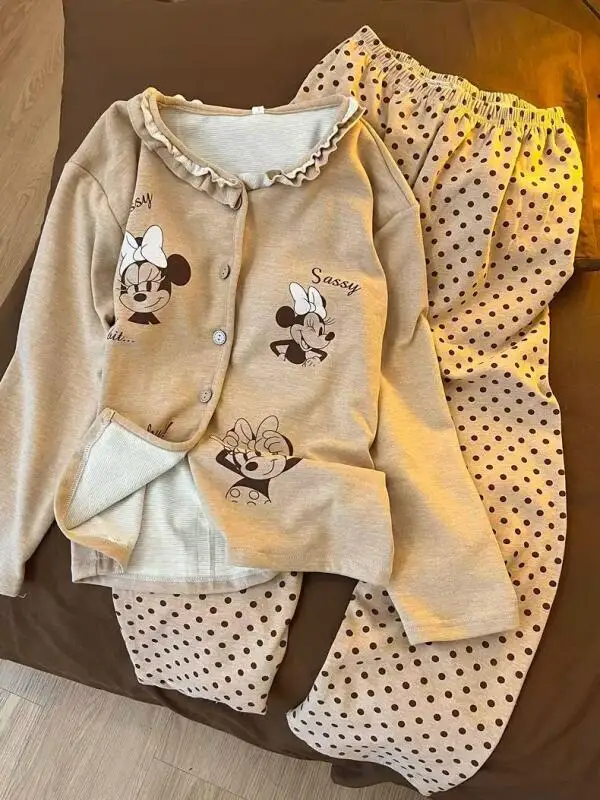 

Комплект из кардигана с принтом Минни и бежевыми брюками в горошек с рюшами, мягкий повседневный костюм в стиле Y2K, для дома и сна, из двух предметов