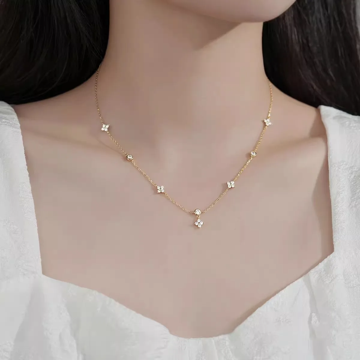 A S925 silver lucky four-leaf clover necklace, fashionable and elegant, perfect for Valentine's Day jewelry gifts