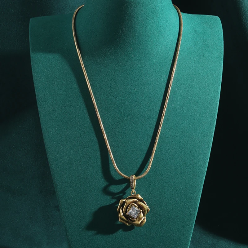 

Vintage Jewelry Rose Flower Pendant Necklace Square Cubic Zircon Antique Gold Color for Women Multi Layer Petals Accessories