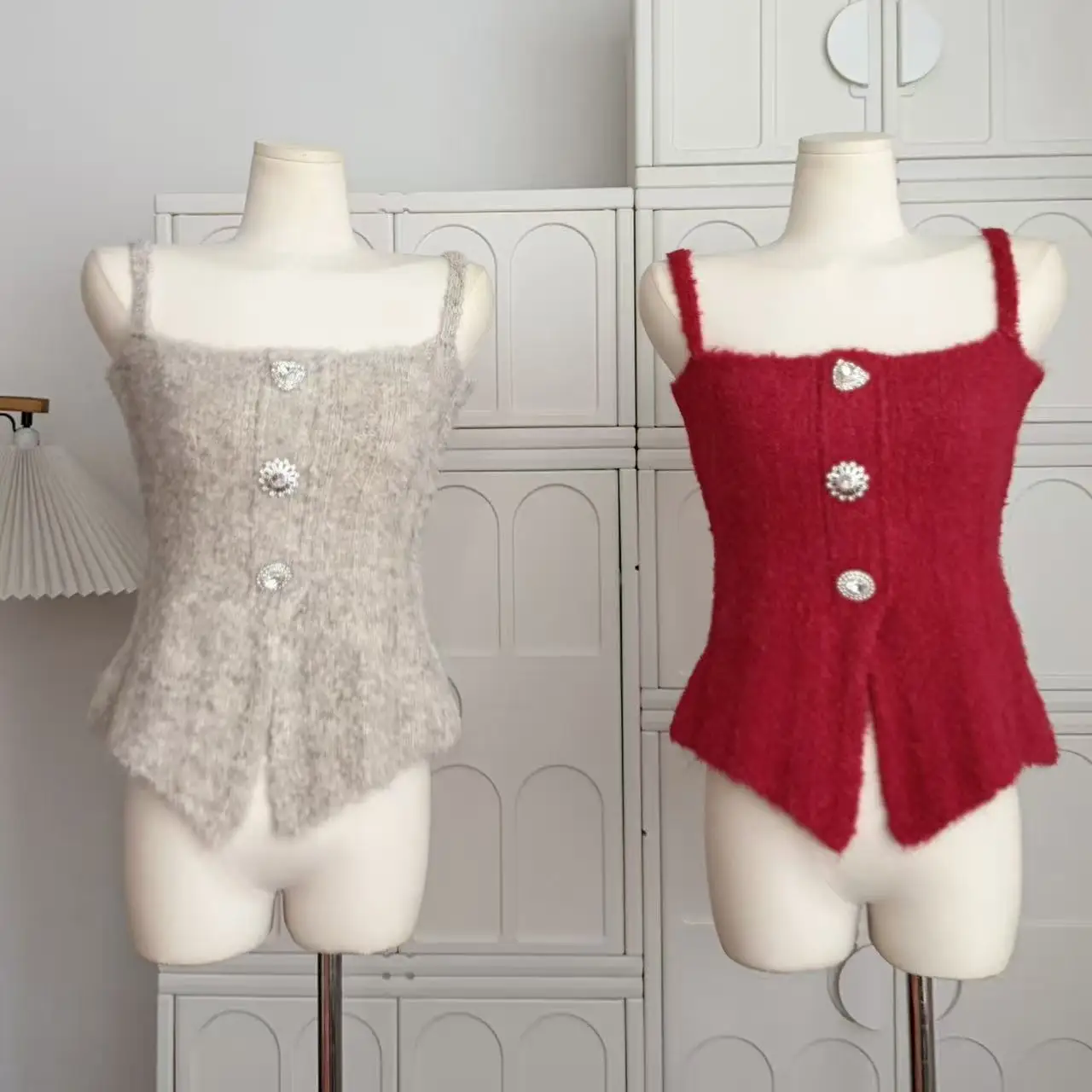 

Весна 2026: Новая женская вязаная шерстяная кофта с алмазной отделкой, приталенная, базовый слой, повседневная одежда, стандартный крой, эксклюзивно онлайн