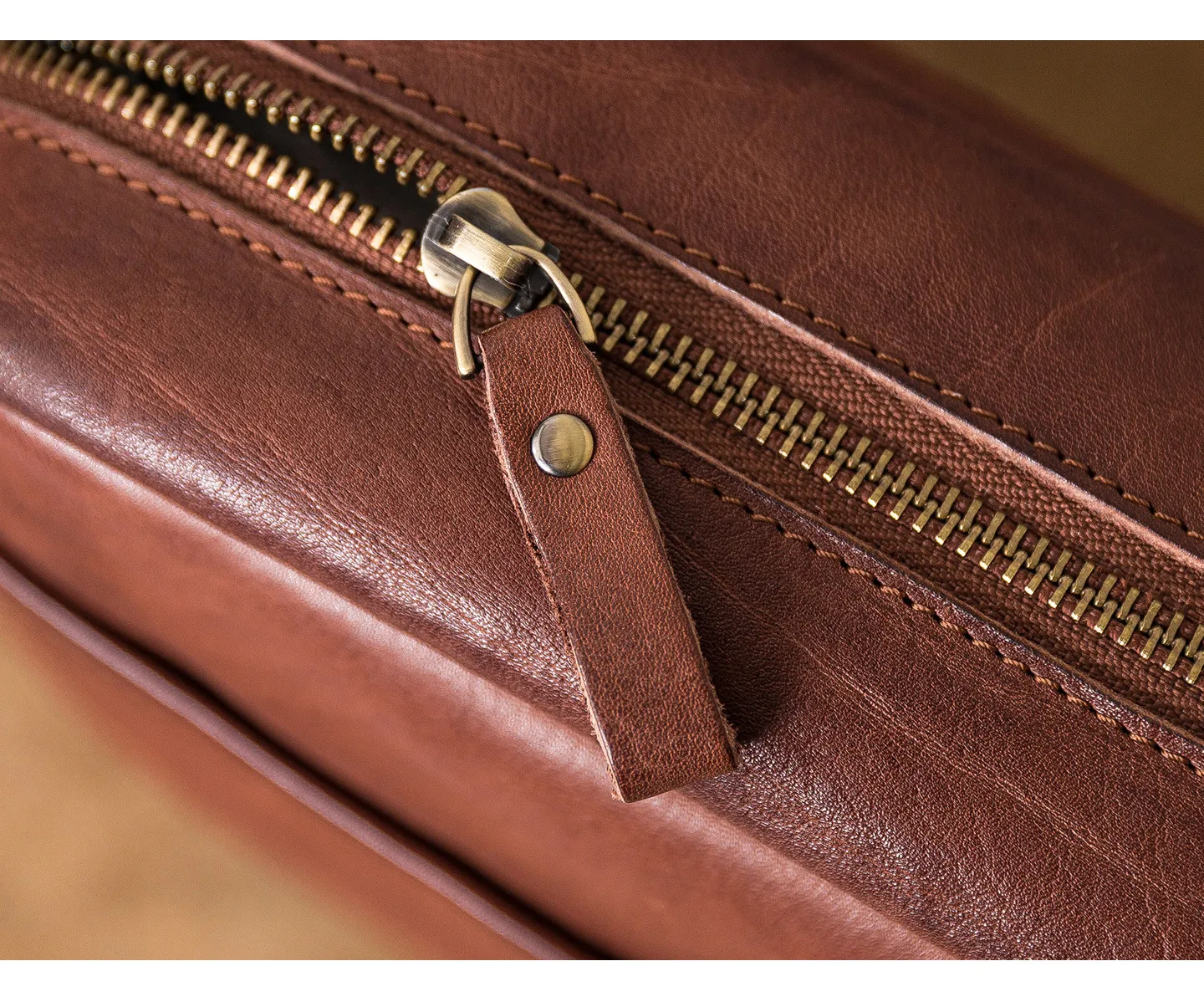 PNDME lässige Luxus-Umhängetasche aus pflanzlich gegerbtem Rindsleder für Herren, modische Vintage-Umhängetasche aus natürlichem Echtleder für junge Männer. – Detail 21