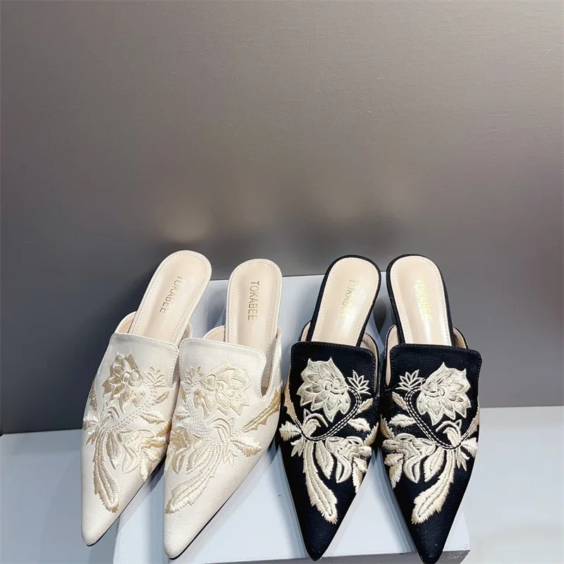 Women‘s Chinese Style Embroidered Closed Toe Mules Slip-On Comfortable Summer Cheongsam Flat Sandals