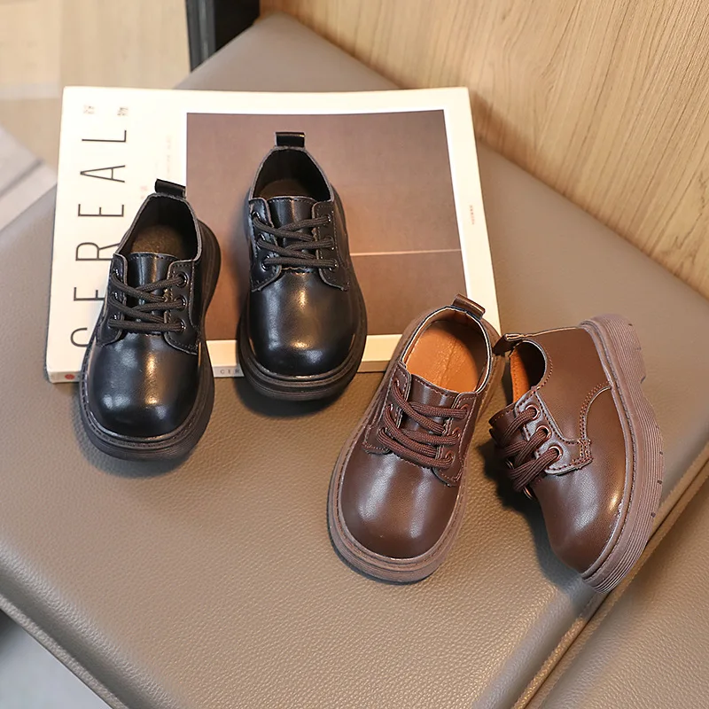 

Новые детские туфли из искусственной кожи, туфли на шнуровке в британском стиле для выступлений, вечеринок, детские нескользящие повседневные мягкие туфли для мальчиков