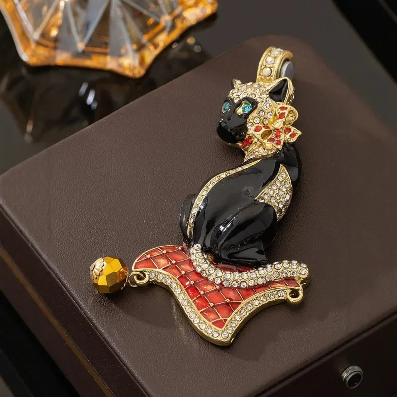 Medieval vintage Persian cat necklace alloy diamond-encrusted high-end animal Persian cat KF series medieval pendant