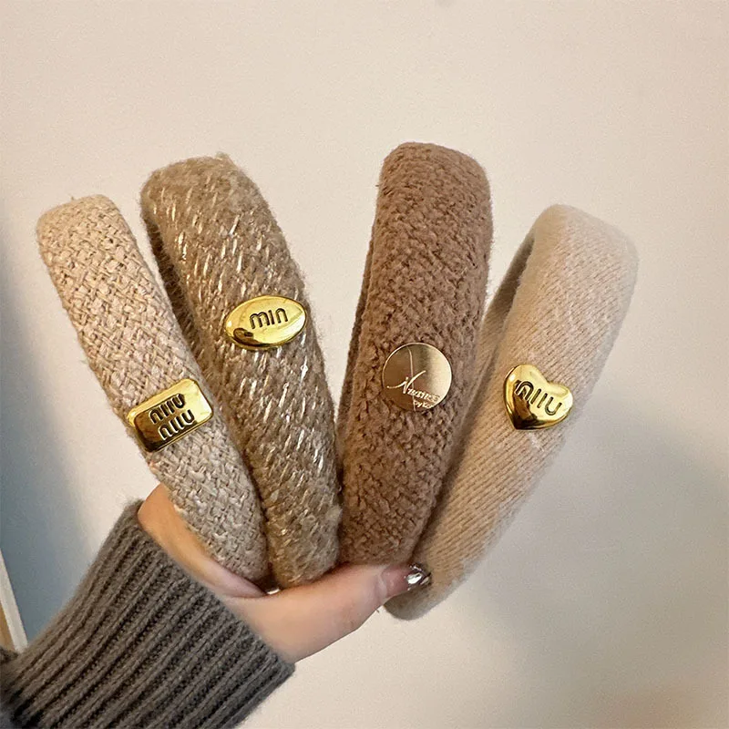 Женская повязка на голову с золотистыми буквами, с высоким черепом