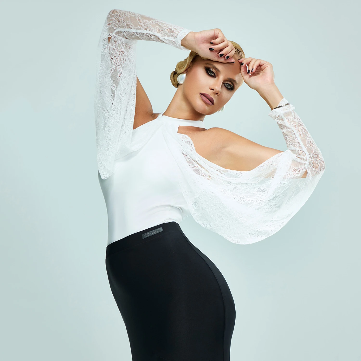 Odzież do tańca towarzyskiego damska białe koronkowe topy czarna spódnica walc występ trening strój konkursowy DNV24250