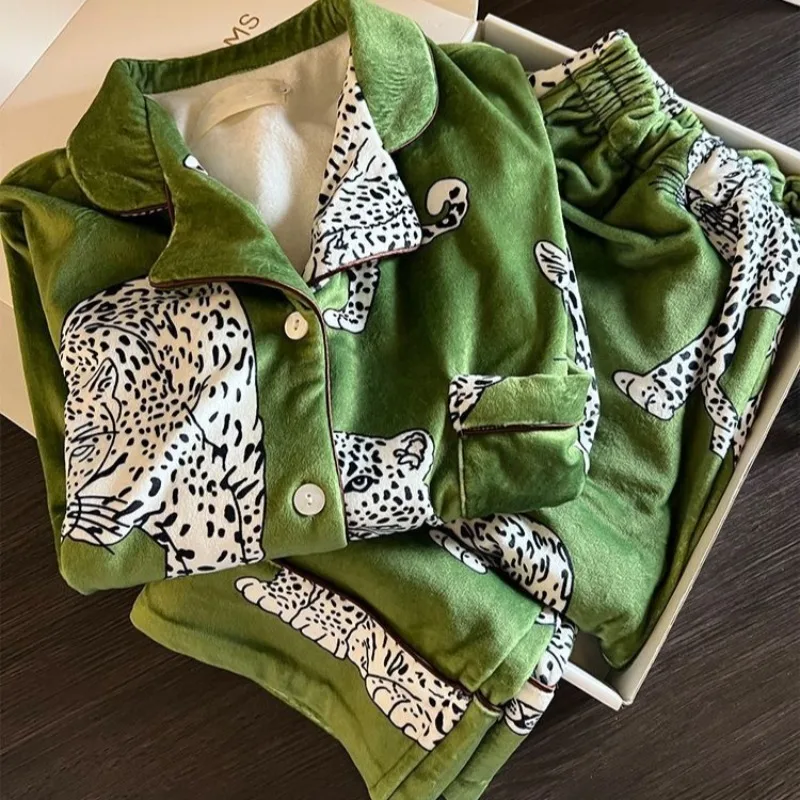 

Women's Autumn and Winter Thickened Loungewear Set Can Go Out Underwear 2026 New Ins High-end Leopard Warm Coral Fleece Pajamas