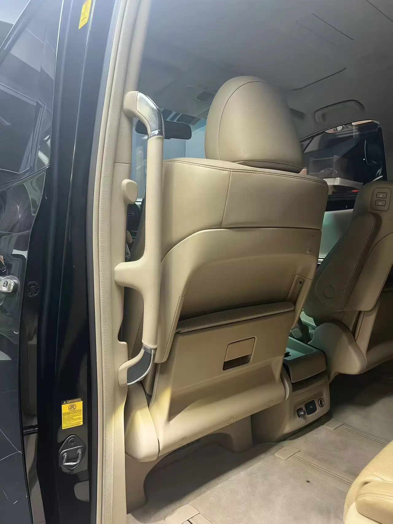 سيارة 30 سلسلة مقبض الباب المركزي لتويوتا ألارد Vellfire 20 سلسلة ترقية مقبض الباب مع زر التبديل مصابيح أرضية #2