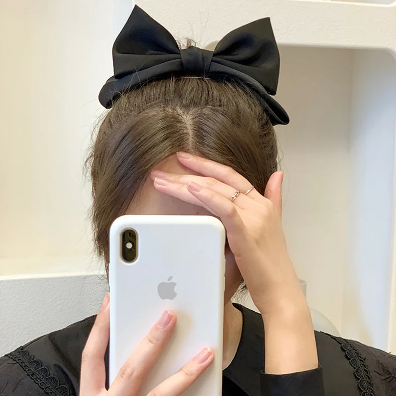 Chic Black Big Bow Clip - Minimalistic Headdress Accessory