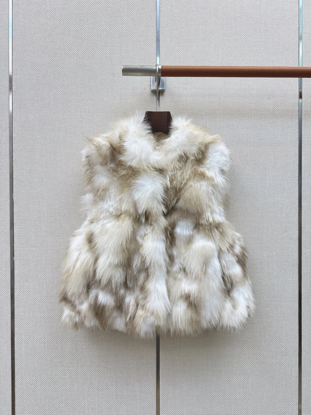 A stylish and versatile plush vest coat, a new eco-friendly fur short women's coat for autumn and winter 2026