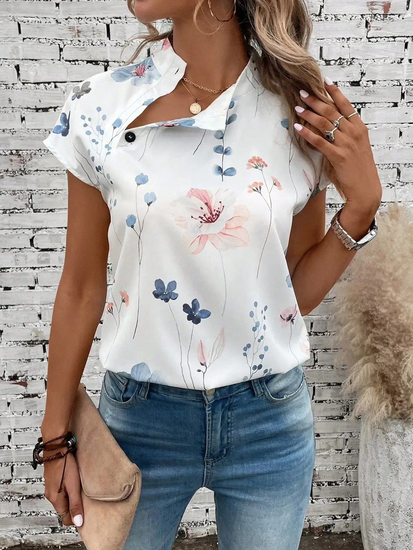 Women\'s temperament, fashionable flower print,2024 new neckline,unique button casual top shirt,  spring and summer style