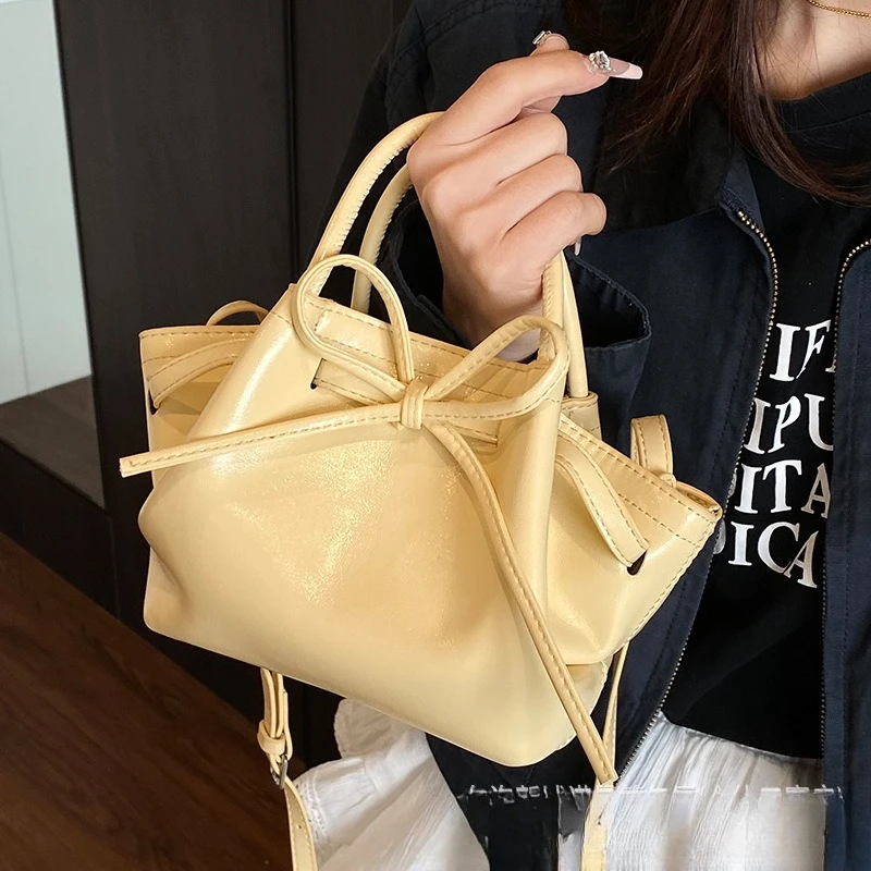 

Handbag Hot Fashion Versatile Shoulder Bag 2025 New Casual Niche Bucket Bag Commuting Crossbody Bag