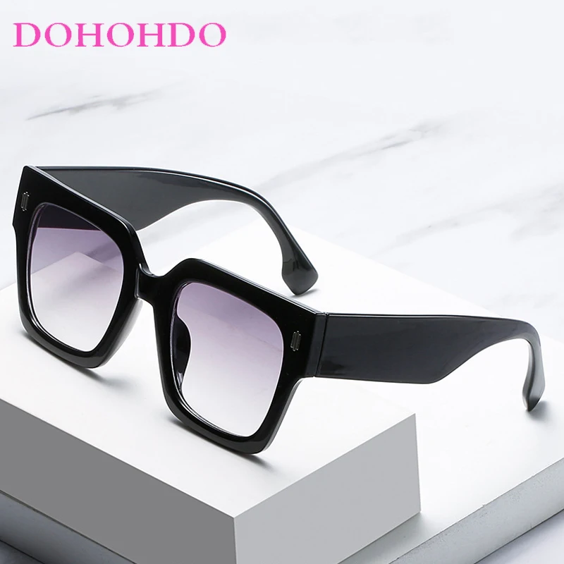 

Vintage Square Sunglasses For Women Luxury Brand Design Rivet Sun Glasses Fashion Trending Outdoors Travel Shades Unisex UV400