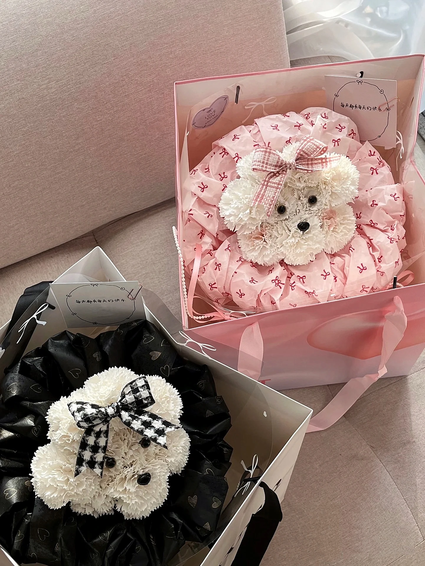 

Искусственный букет из гвоздик в форме милого медведя, готовый подарок на день рождения для парня/девушки, простой, элегантный, с одним стеблем