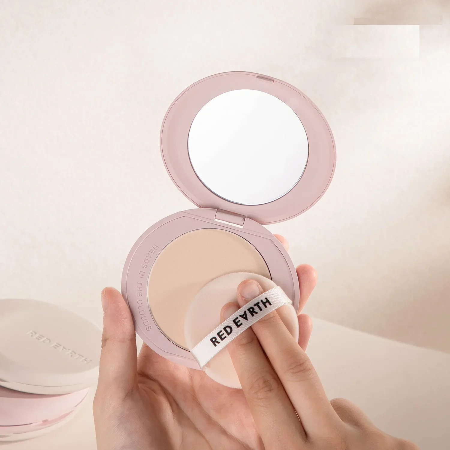 

RedEarth Powder Loose Powder Anti-ring Setting Complementary Makeup Non-removal of Makeup Foundation Cosmetic Cushion Compact