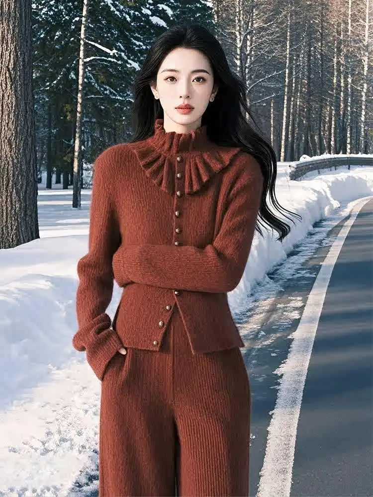 

2024 New Autumn and Winter Fashionable and High-end Advanced Designed Elegant Red Knitted Sweater Pants Two-piece Women's Suit