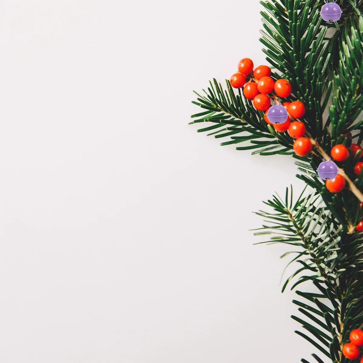 

100Pcs Small Bells Decoration Craft DIY Jewelry Pendant for Christmas Tree Ornament Bright Color Alloy Mini Bells Holiday Gift