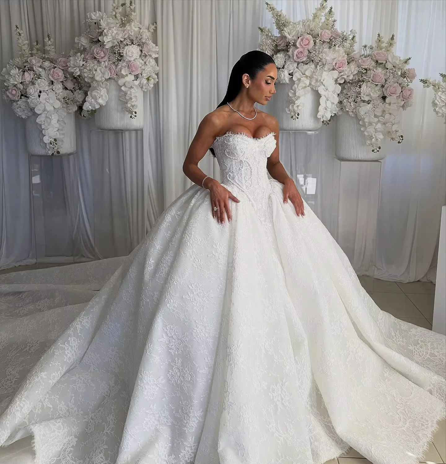 Luxury Sweetheart Wedding Dress Lace Corset Ball Dress Flower Embroidery Retro Princess Bridal Gown Bride Dresses Arabic Dubai