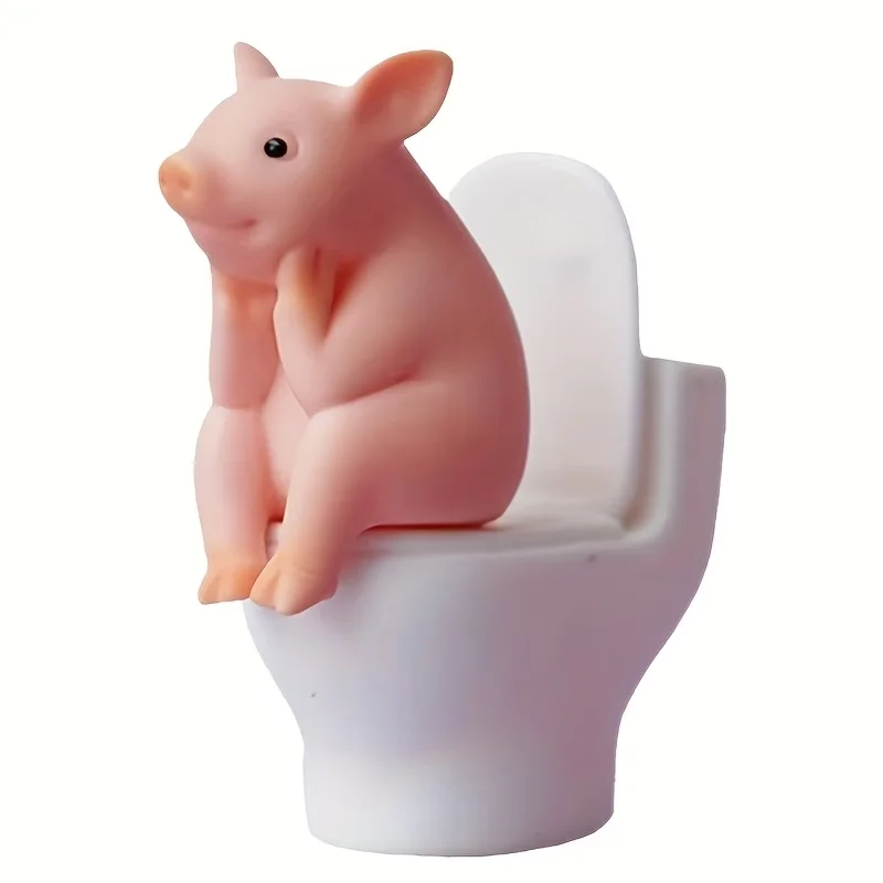 Niedliches Schweinchen, das auf der Toilette sitzt — PVC-Badezimmerstatue, Tisch- oder Wanddekoration — Vatertagsgeschenk für Zuhause & Büro
