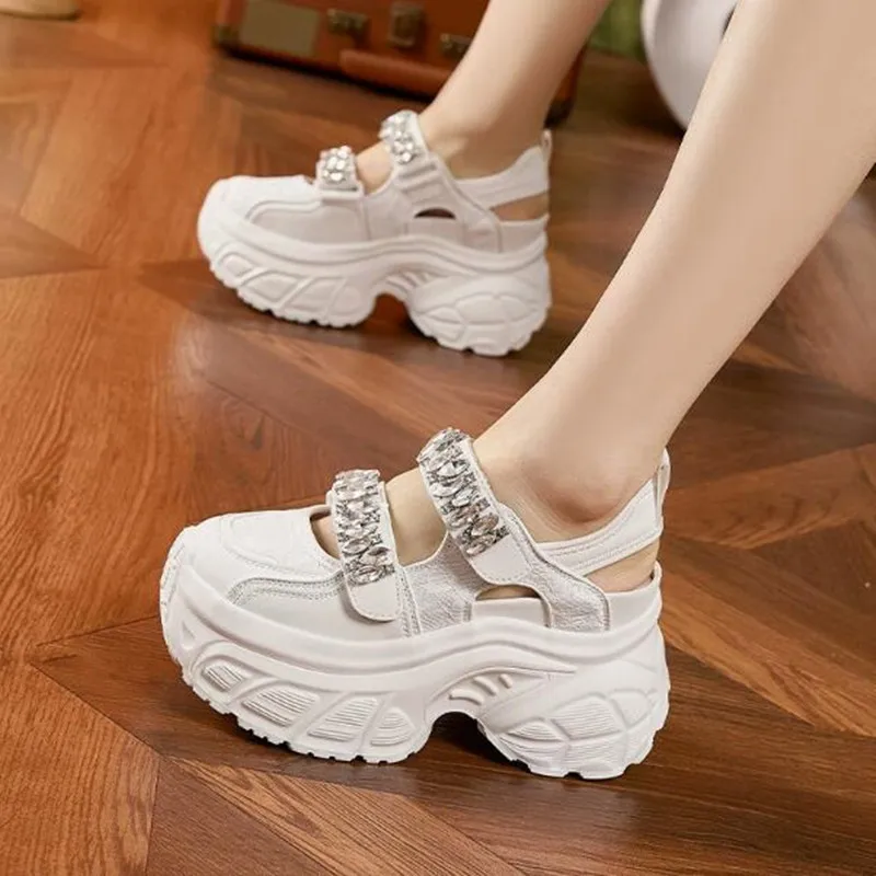 

Новые женские летние кроссовки-сандалии 2026 года с вырезами, на массивной платформе, со стразами, с кристаллами, из синтетических материалов, с широким носком, 9 см