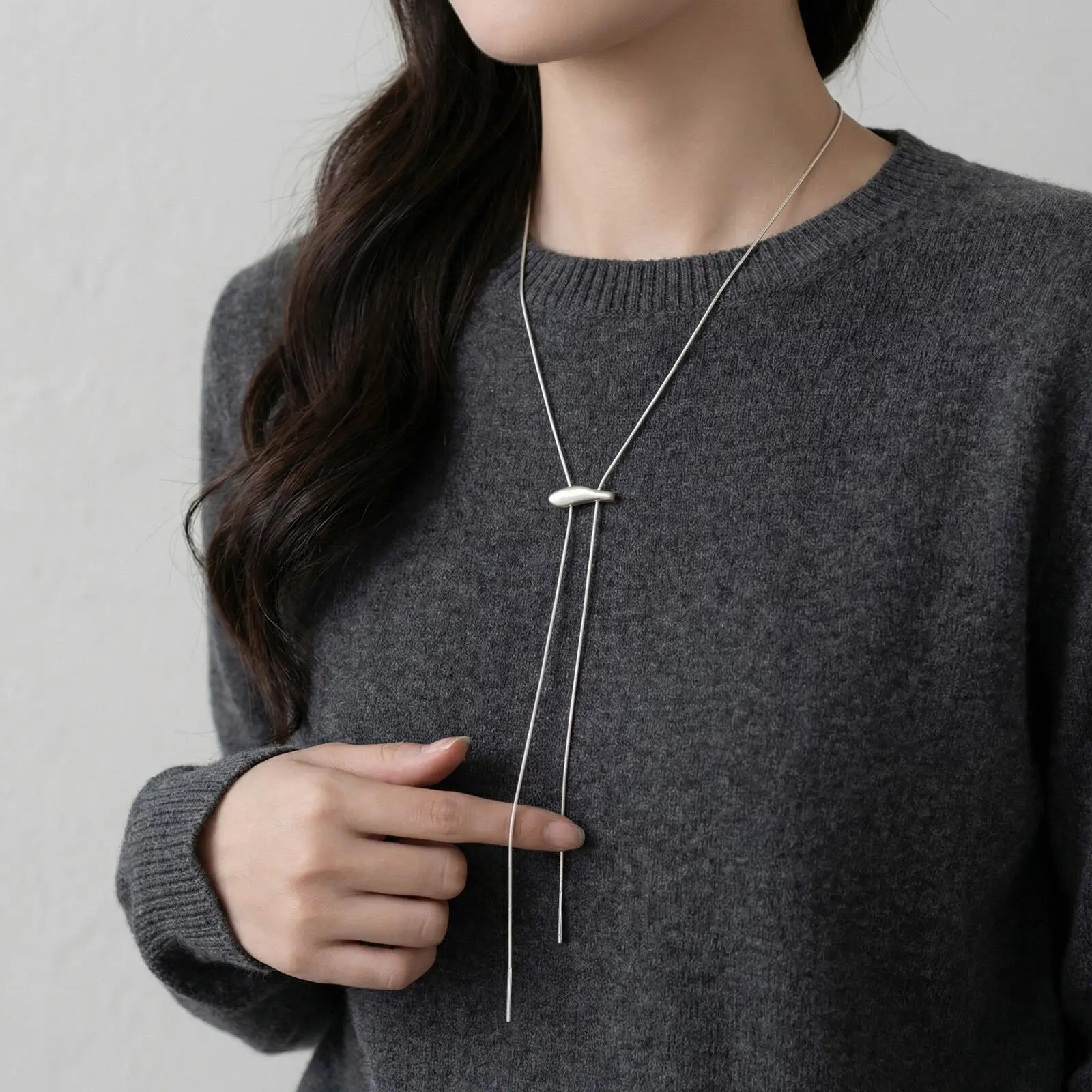 

Minimalist Matte Silver Plated Bean Pendant Y-Necklace, Adjustable Snake Bone Chain, Fashion Long Sweater Chain for Women