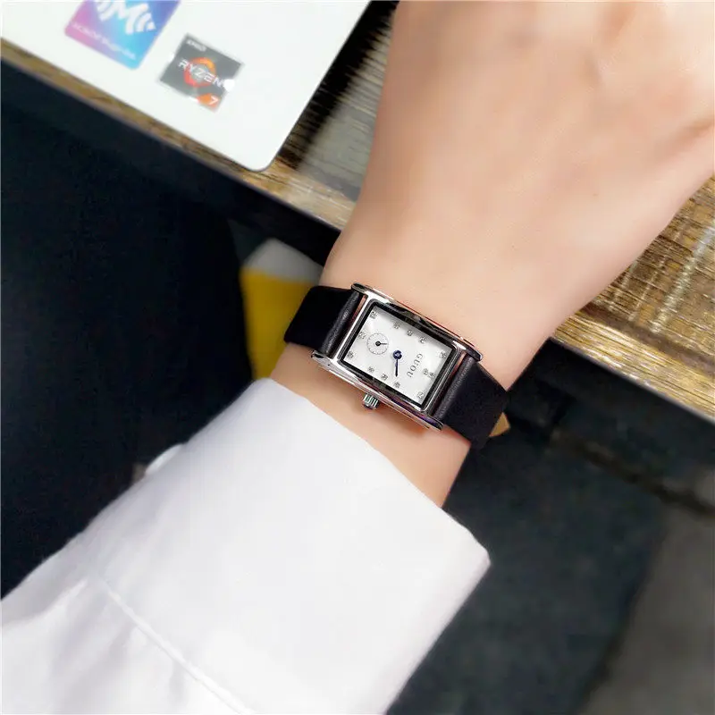 

Новые роскошные женские часы, маленькие и изысканные, простые и элегантные, с кожаным ремешком и квадратным циферблатом. Уникальные часы.