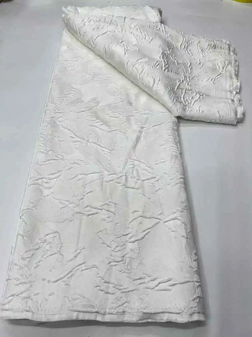 Оптовая продажа, нигерийская парчовая кружевная ткань 2025, высококачественная африканская жаккардовая позолоченная кружевная ткань для шитья, роскошное вечернее платье миди