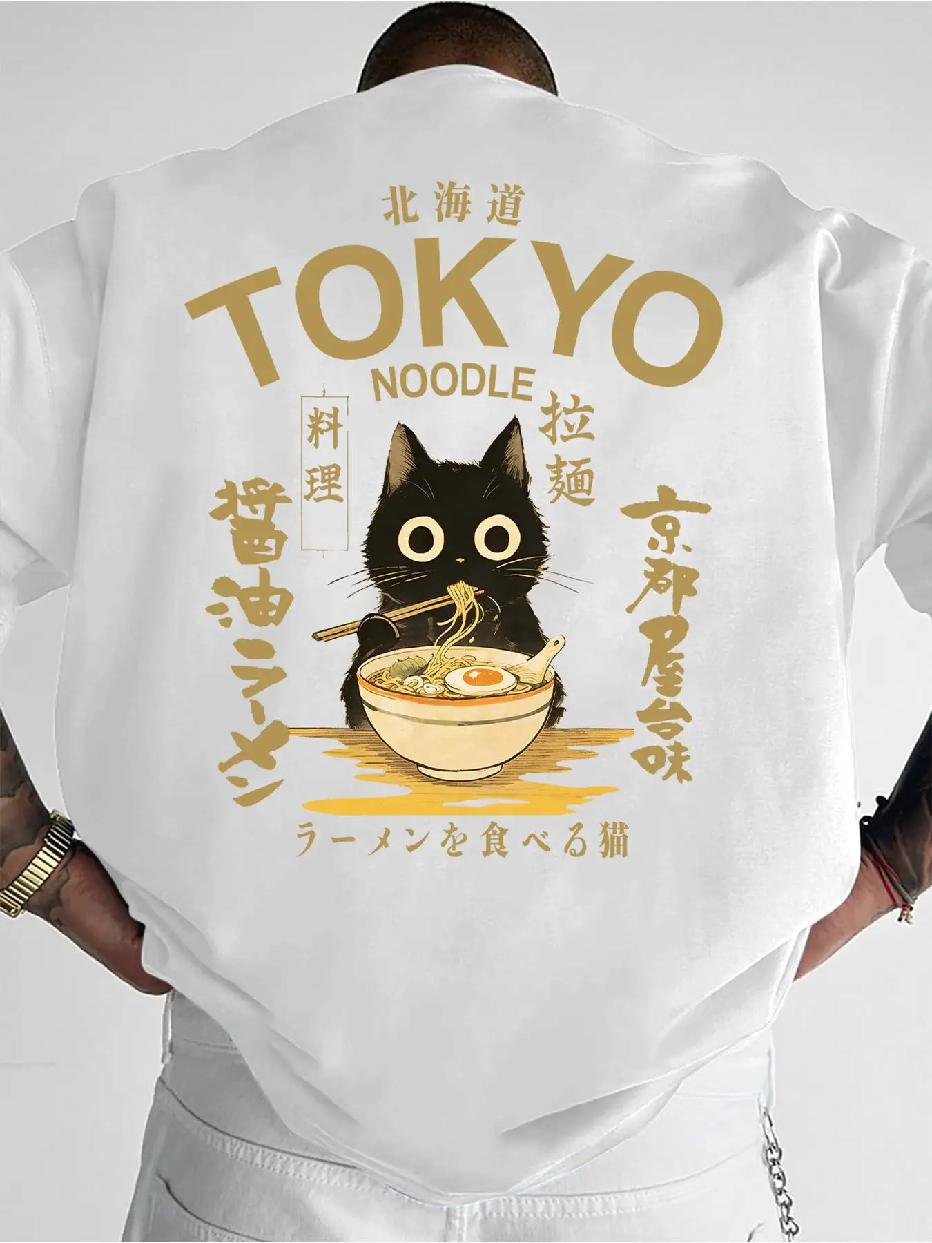 American-style Men's Casual T-shirtIdeal for Light Socializing and Daily Outings, Machine Washable, Featuring a Cat Eating Japanese Ramen with Regional Identity Elements,