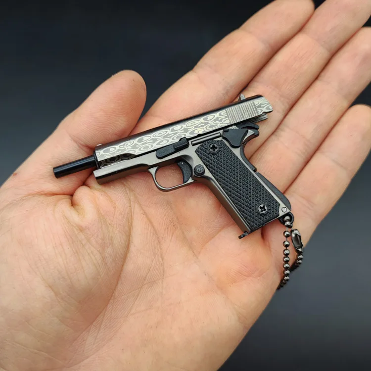 LLavero de pistola de Metal con estampado de Damasco, llavero de juguete con forma de arma de Metal 1911, modelo de pistola desmontable, 1: 3