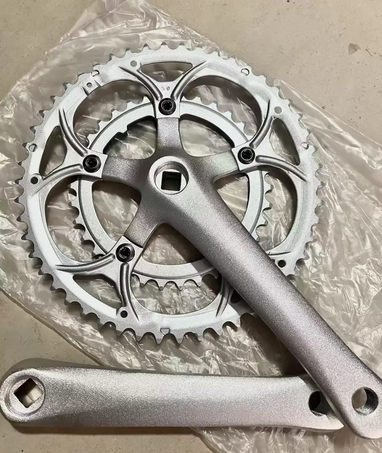 ロードバイク用クランクセット、自転車用アルミニウム合金製、50-34t、8-9速対応、スクエアホール、レーシング用、170mmクランク、サイクリングアクセサリー。