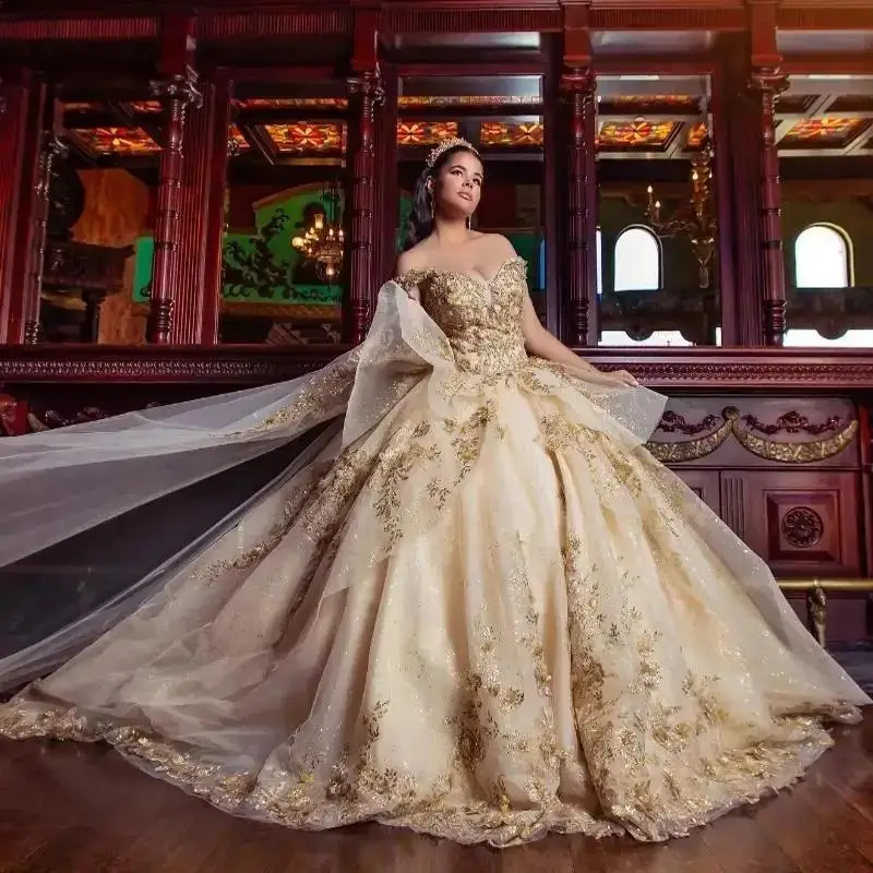 

Light Champagne Shiny Quinceanera Dresses Off Shoulder Sequin Applique Lace Flower Beads Tull Ball Gown Sweet 16 Dress Vestidos