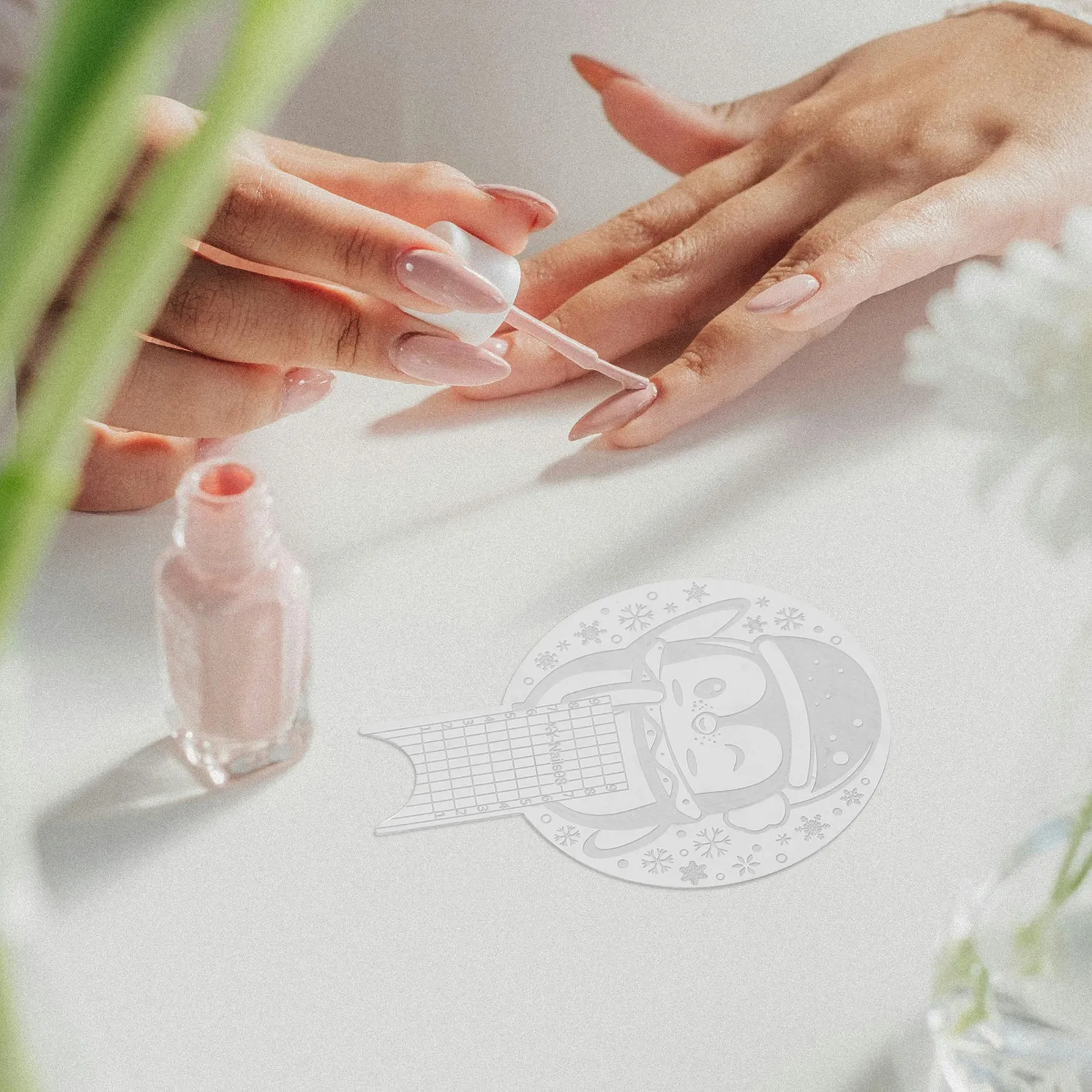 

Набор из 4 стальных трафаретов для стемпинга ногтей с разнообразными узорами для DIY дизайна ногтей