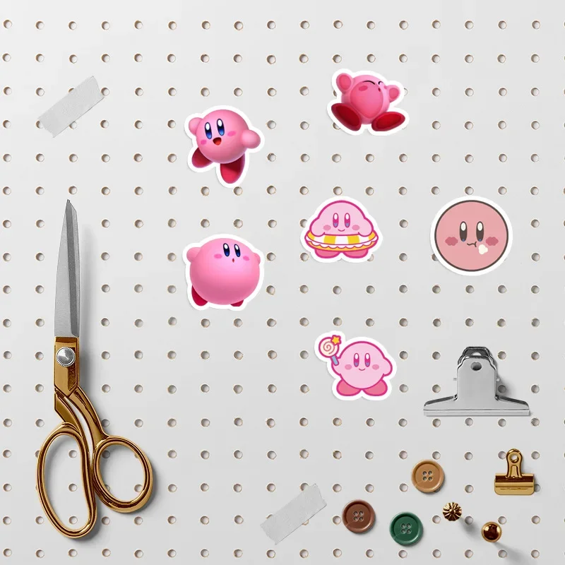 100 قطعة من ملصقات ألعاب Kawaii Kirby Anime لوح التزلج والثلاجة والجيتار والكمبيوتر المحمول والدراجات النارية والسفر اللطيفة على شكل رسوم كرتونية للأطفال هدية ملصق