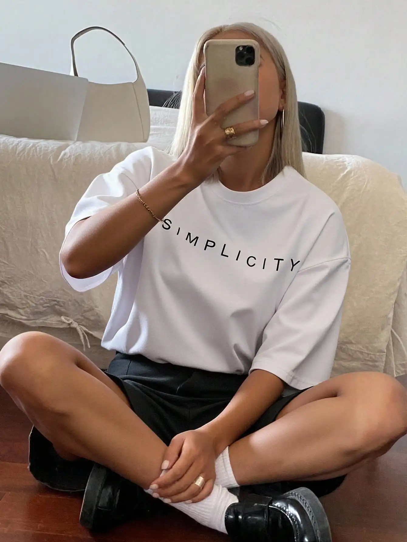 

Футболка свободного кроя с буквенным принтом и круглым вырезом, простой дизайн для летней повседневной одежды