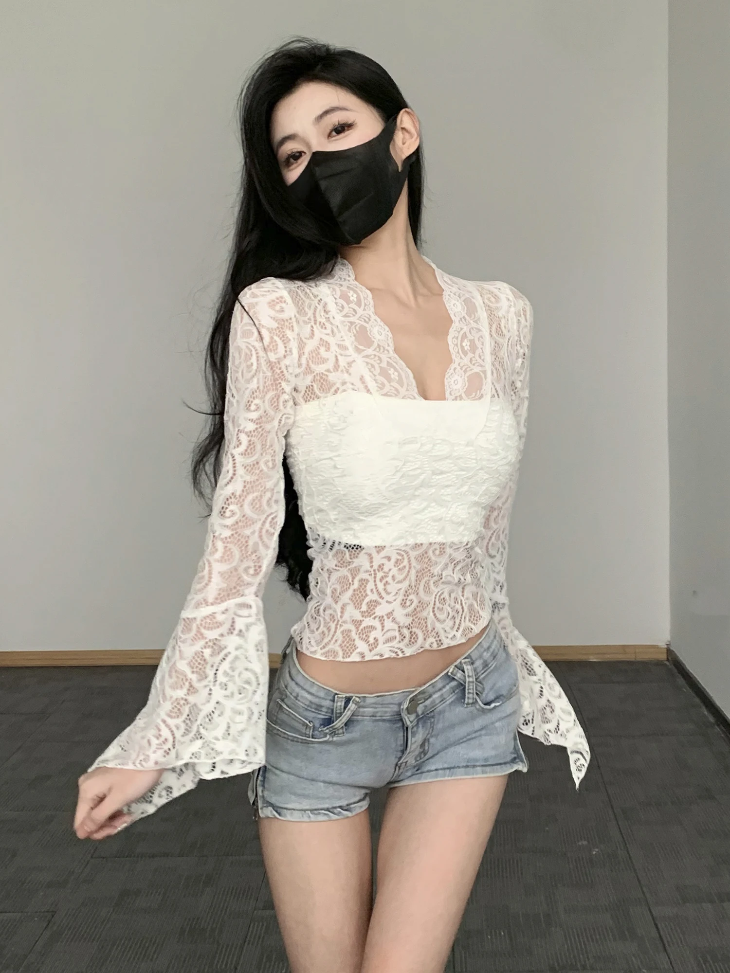 Black Hollowed Out Long Sleeved Lace Basic Style Shirt Women\'s Spring/summer Design Senser Pure Desire V-neck Short Top BANX