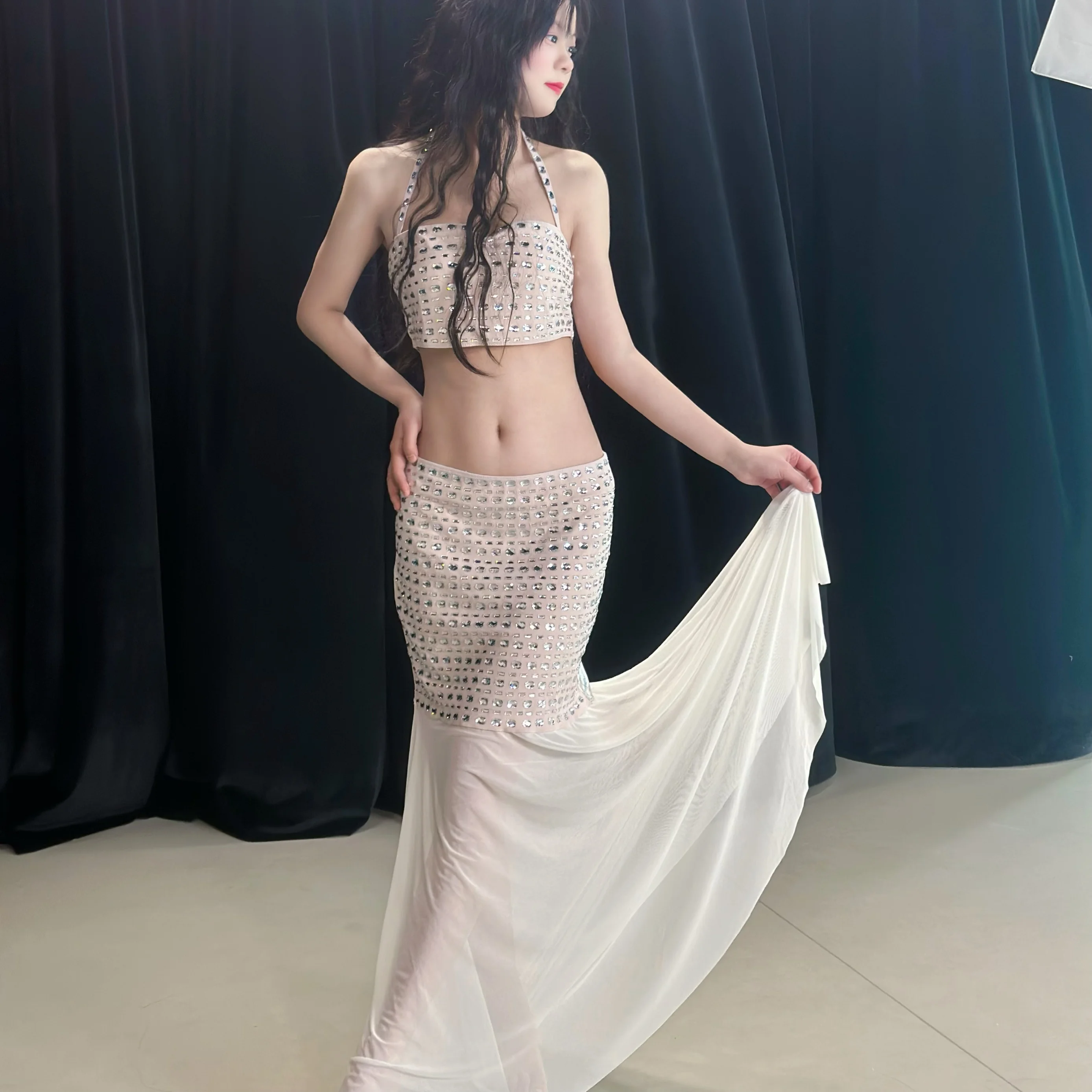 新しいベリーダンスパフォーマンス衣装高度な高級フルダイヤモンドセット大人女性のオリエンタルダンス競技服