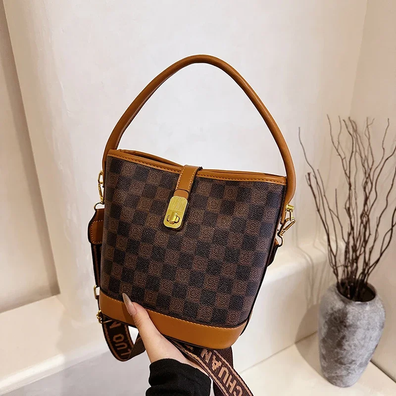 

Luxury Designer Women's Tote Bag Genuine Leather Shoulder Handbag Elegant Crossbody Purse Classic Messenger Bag Stylish Ladies