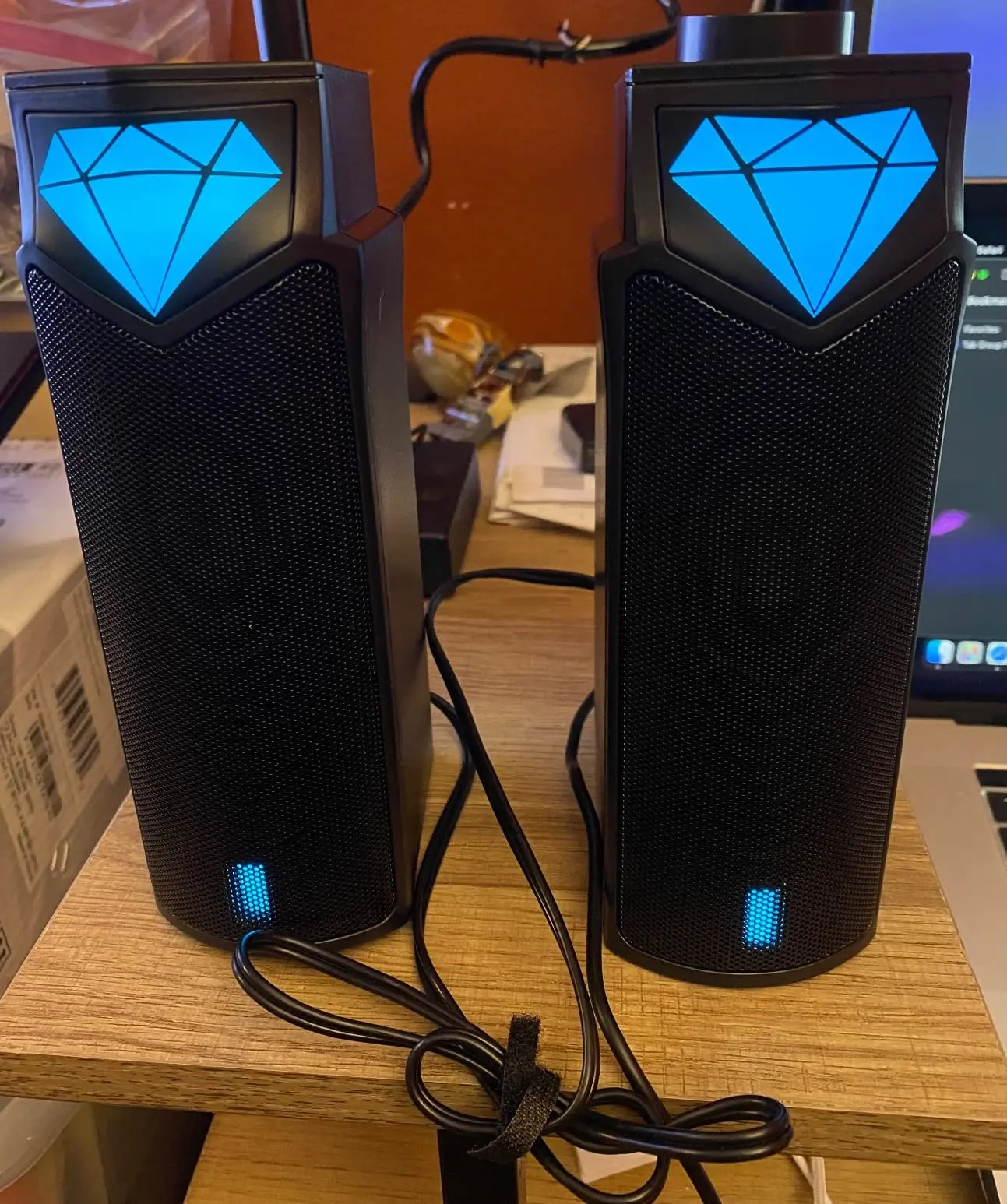 

2-in-1 Gradient RGB Computer Speakers Bar Speakers Wired USB Power Supply Can Be Freely Split and Combined Desktop Stereo Sound