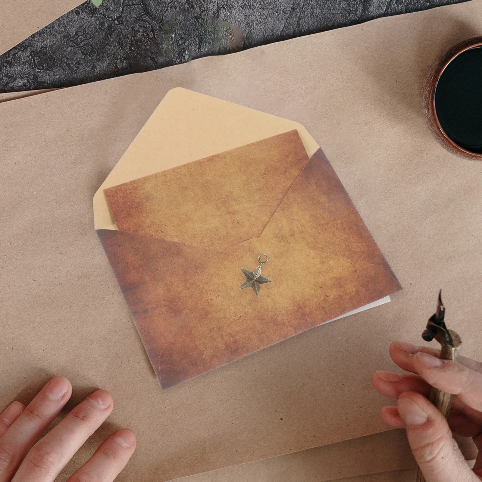 

5 Sets Vintage Kraft Paper Envelope Set Letter Sheets Leaf Design Retro Stationery A5 Size Lightweight for Letters