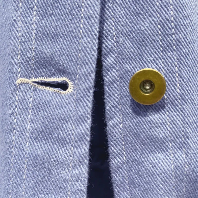 سترة عمل جديدة لخريف 2025 على الطراز الفرنسي مع أزرار كتف متعددة الجيوب برباط الخصر سترة ميدي